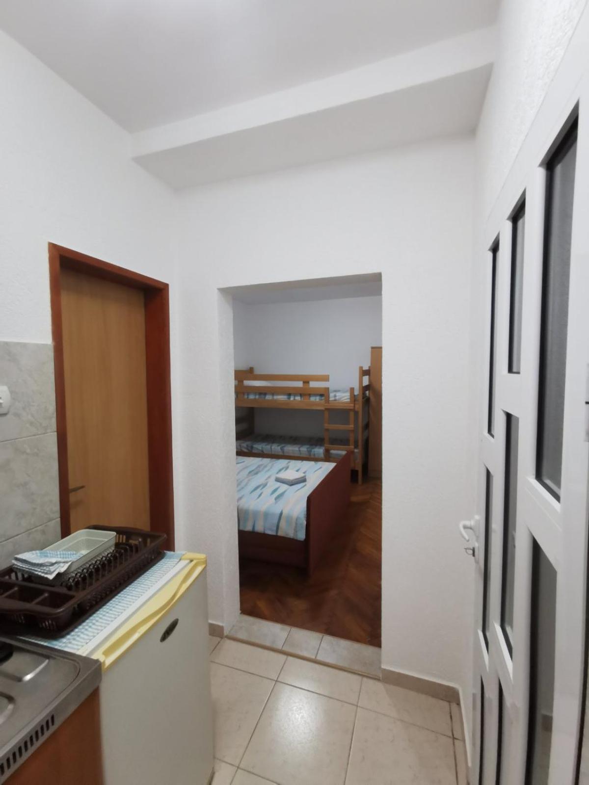Bar-apartman 2 *